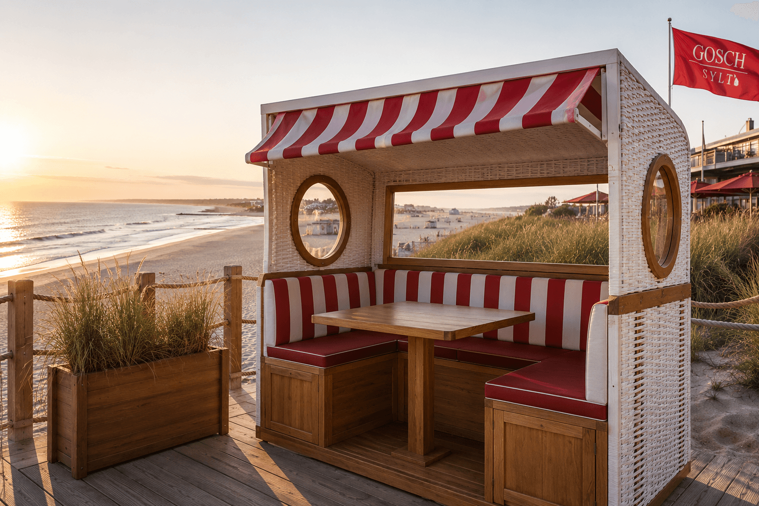 Außenbereich am Wasser mit Gosch-Lounges und Strandkörben